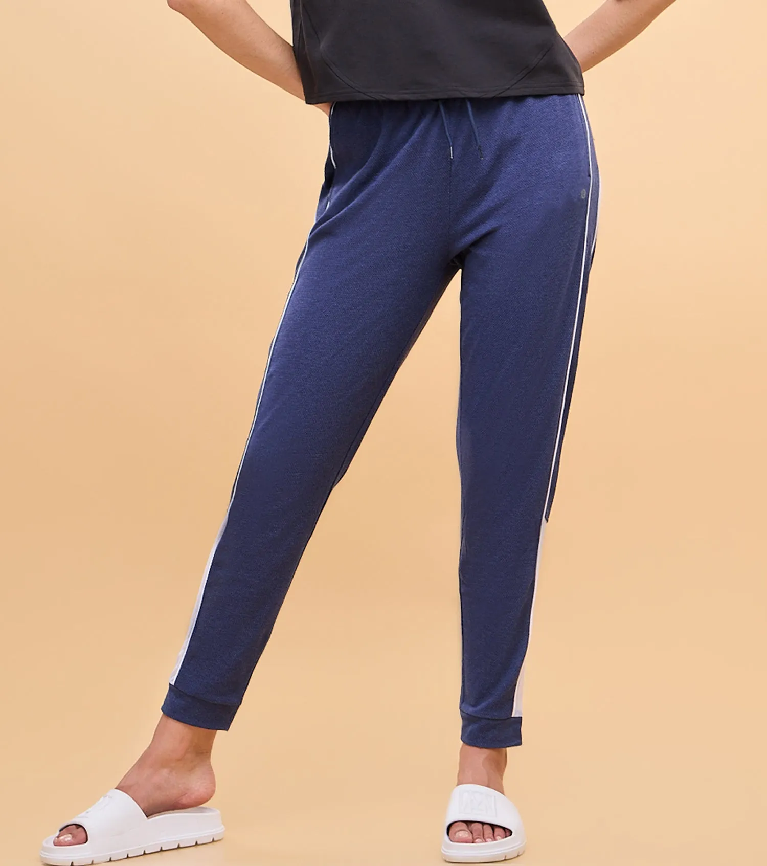 Enamor E403 - Piping Jogger Popcorn Fabric Jogger