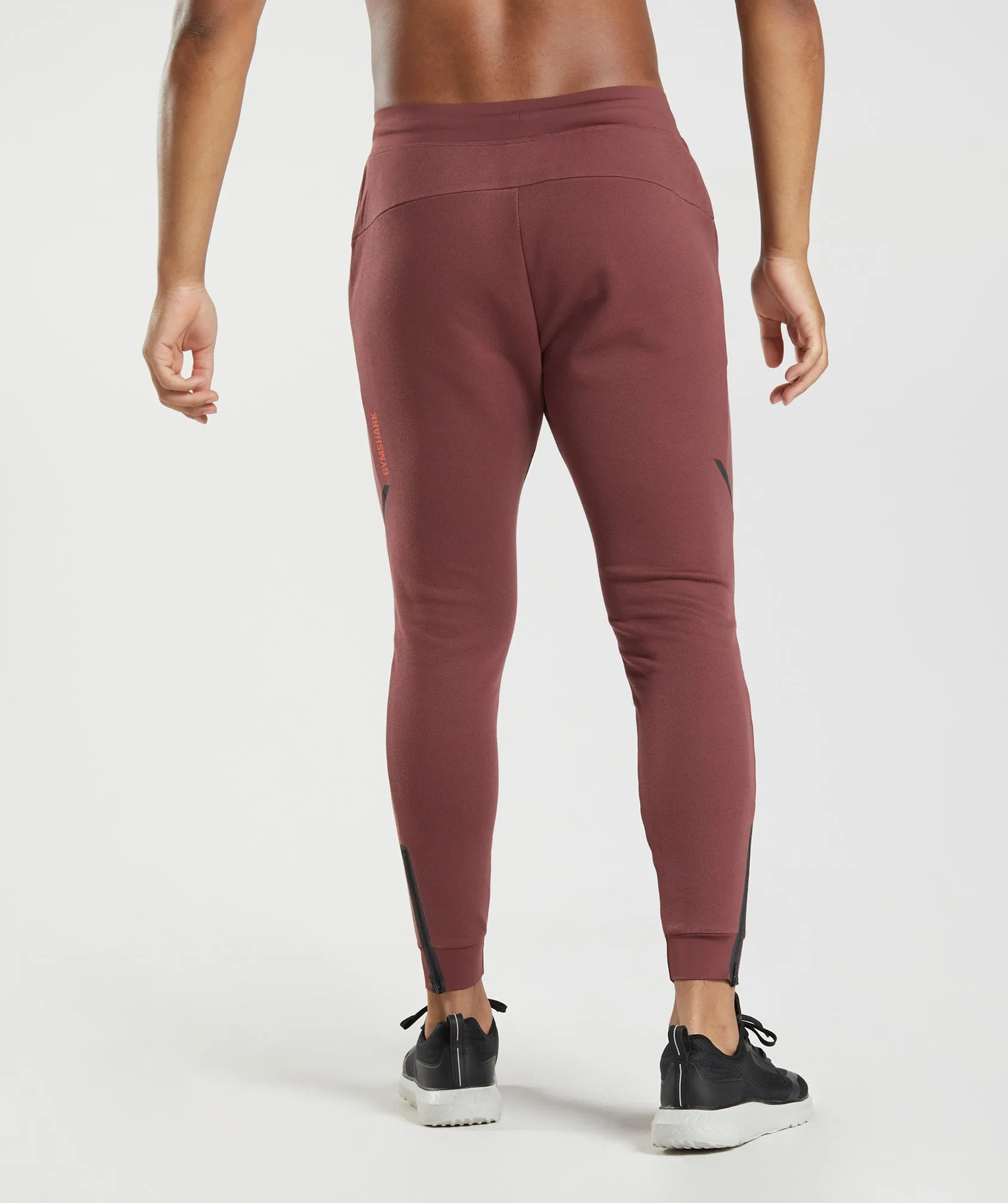 Gymshark Apex Technical Joggers - Cherry Brown