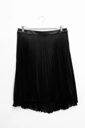 SET PLEATED BLACK TENDER SKIRT