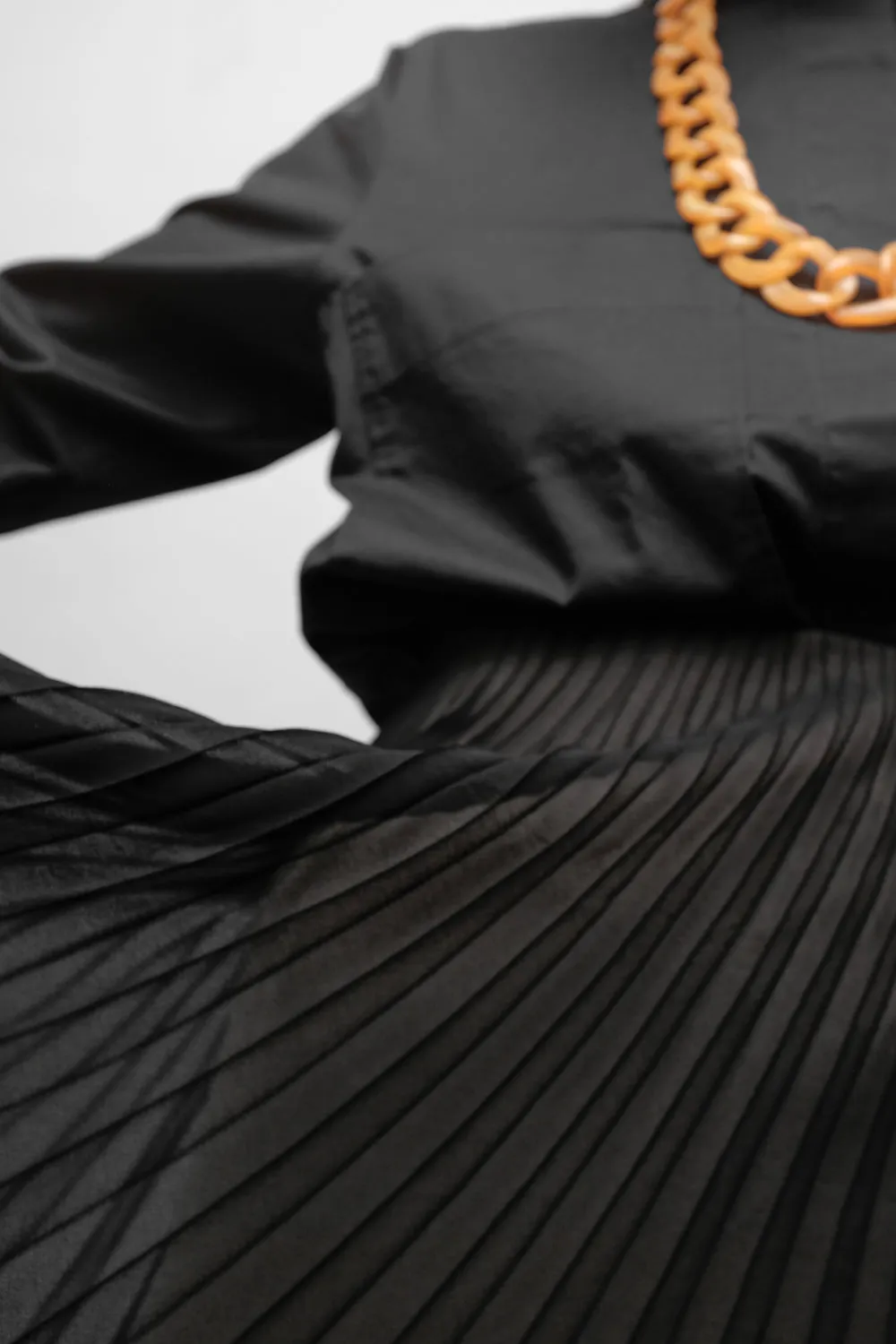 SET PLEATED BLACK TENDER SKIRT